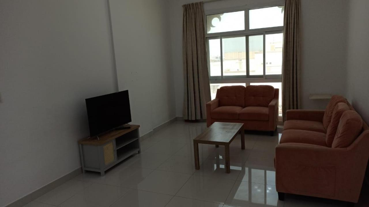Cozy Rooms And Small Partitions For Men Guests In Dubai Luaran gambar