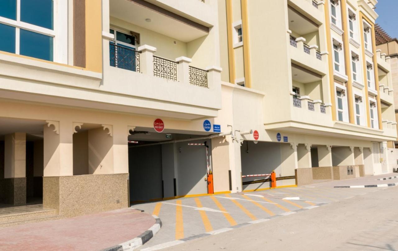 Cozy Rooms And Small Partitions For Men Guests In Dubai Luaran gambar