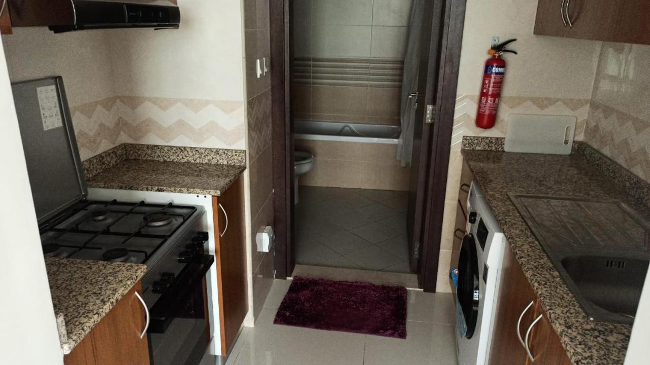 Cozy Rooms And Small Partitions For Men Guests In Dubai Luaran gambar