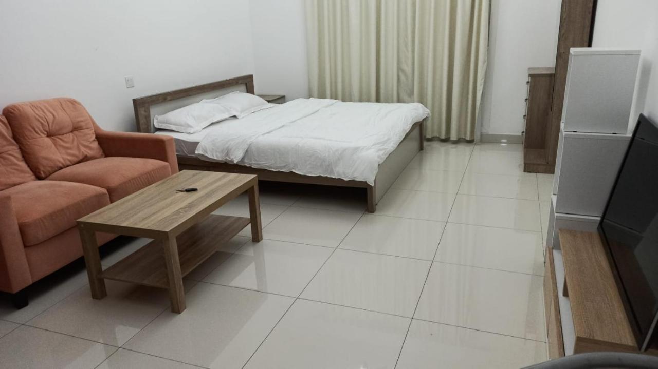 Cozy Rooms And Small Partitions For Men Guests In Dubai Luaran gambar