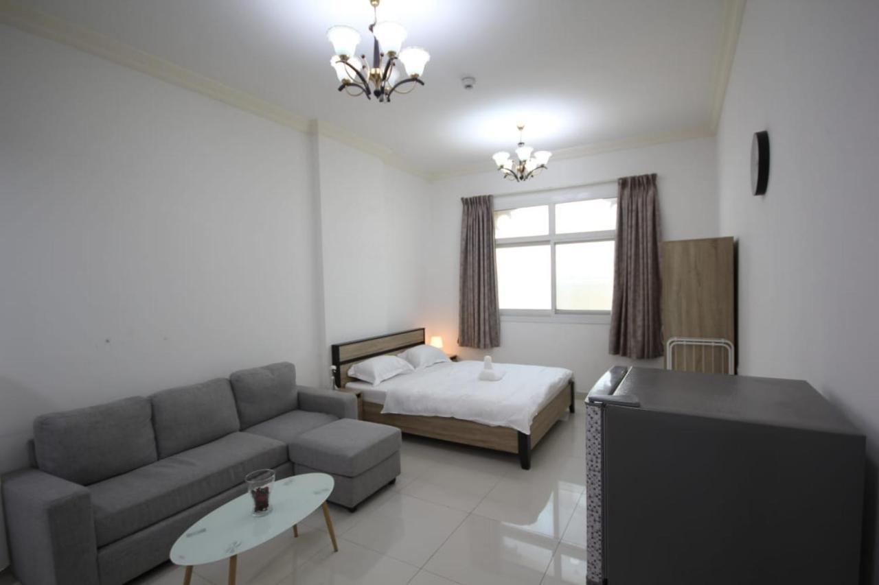 Cozy Rooms And Small Partitions For Men Guests In Dubai Luaran gambar