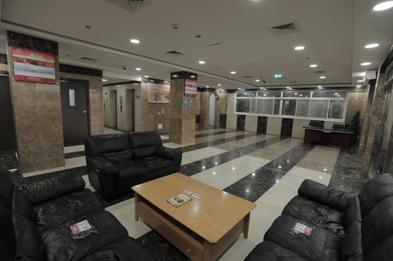 Cozy Rooms And Small Partitions For Men Guests In Dubai Luaran gambar
