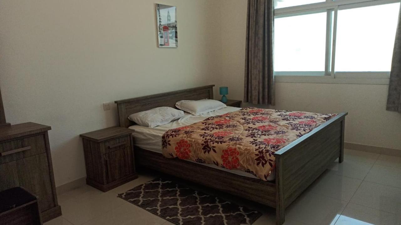 Cozy Rooms And Small Partitions For Men Guests In Dubai Luaran gambar