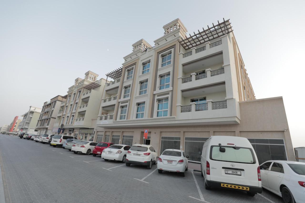 Cozy Rooms And Small Partitions For Men Guests In Dubai Luaran gambar
