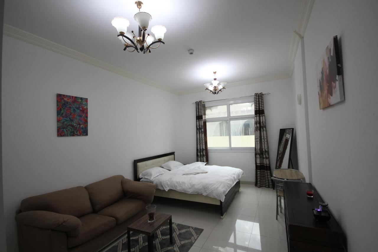 Cozy Rooms And Small Partitions For Men Guests In Dubai Luaran gambar