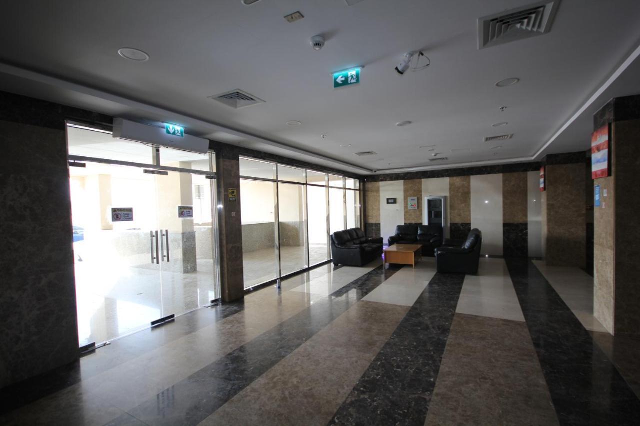 Cozy Rooms And Small Partitions For Men Guests In Dubai Luaran gambar