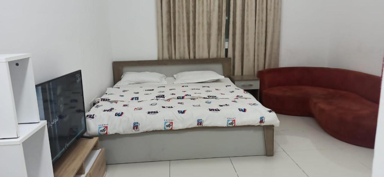 Cozy Rooms And Small Partitions For Men Guests In Dubai Luaran gambar