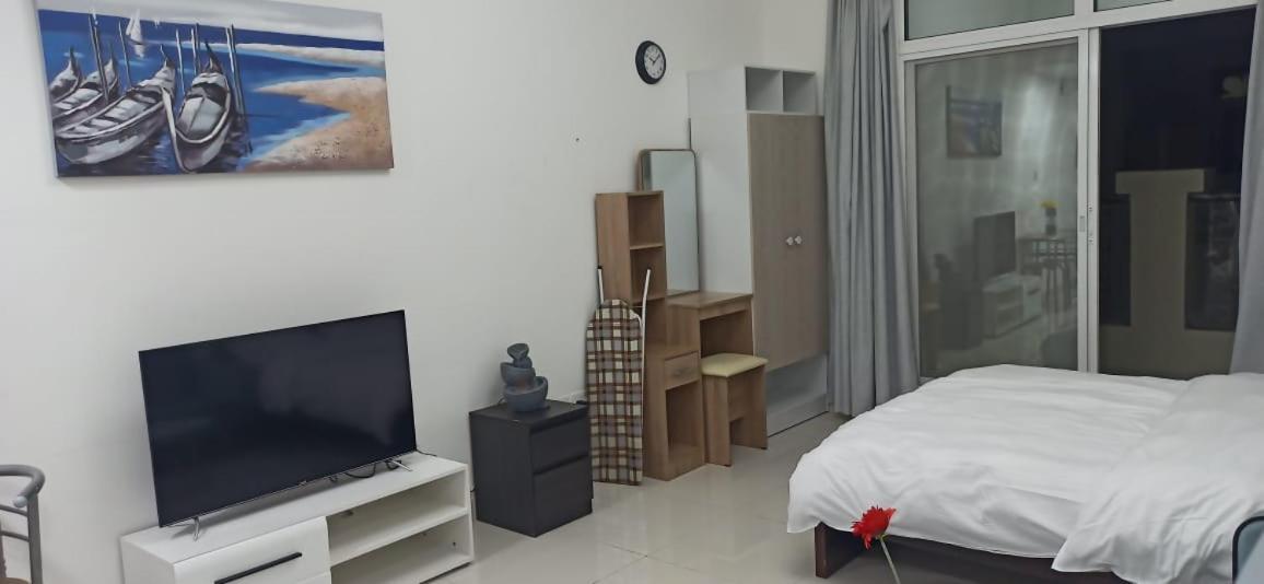 Cozy Rooms And Small Partitions For Men Guests In Dubai Luaran gambar