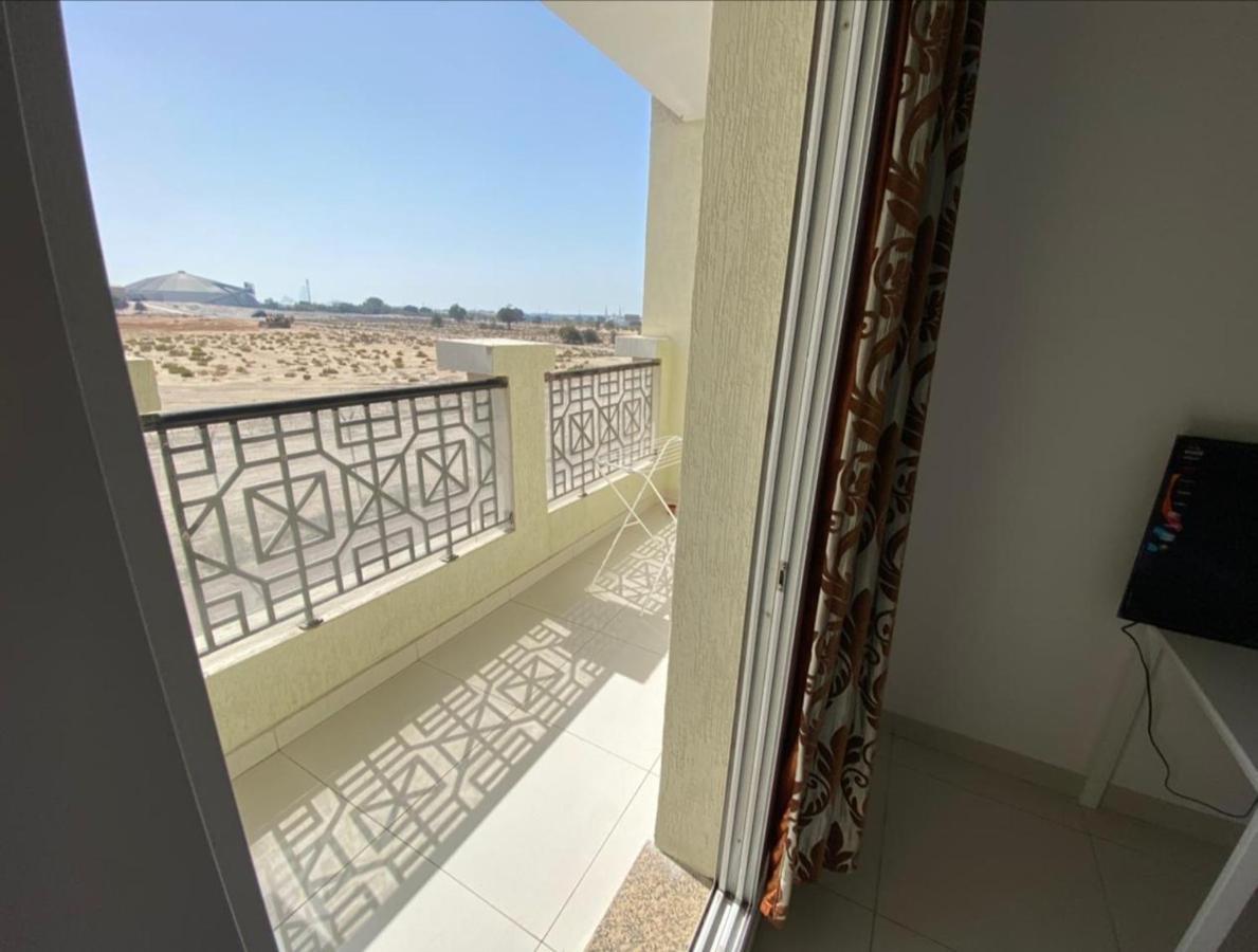 Cozy Rooms And Small Partitions For Men Guests In Dubai Luaran gambar