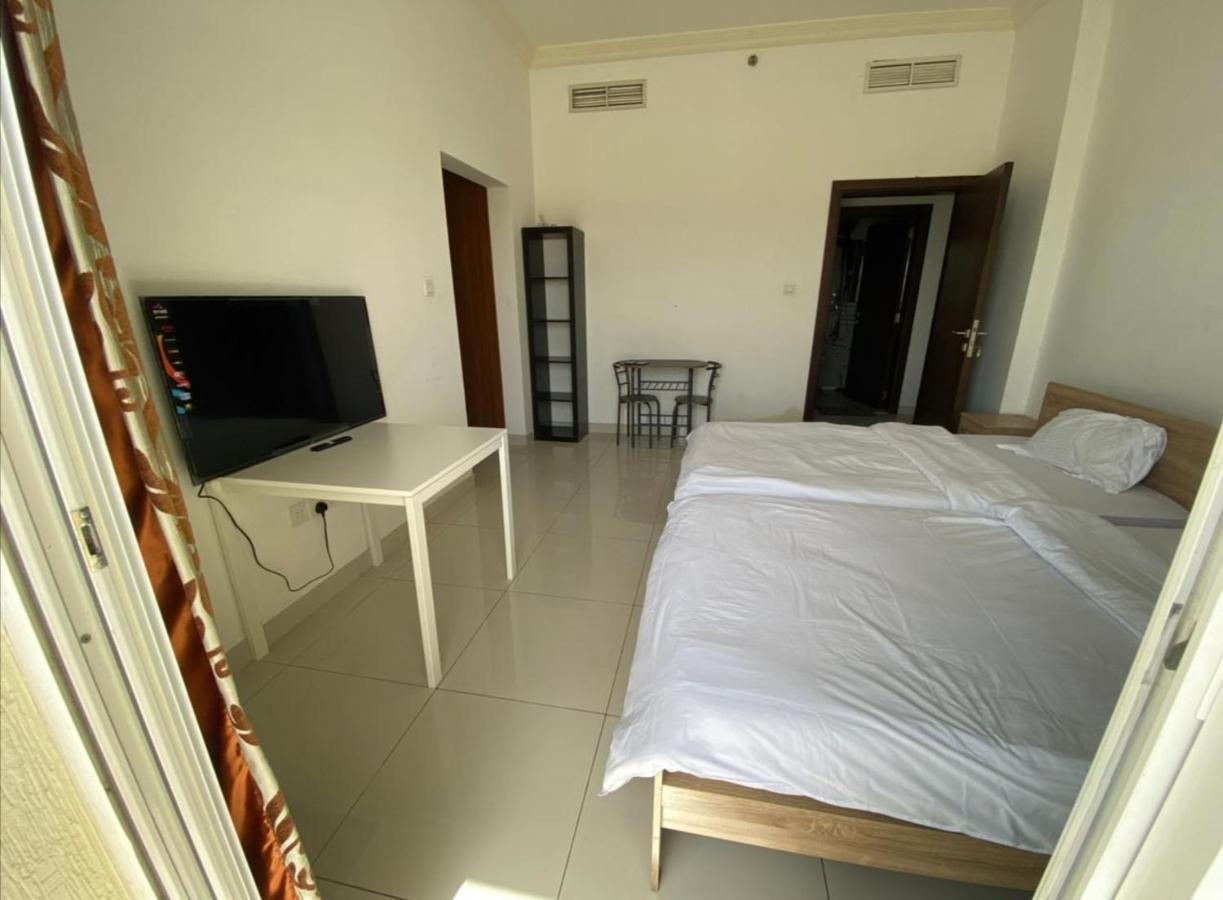 Cozy Rooms And Small Partitions For Men Guests In Dubai Luaran gambar