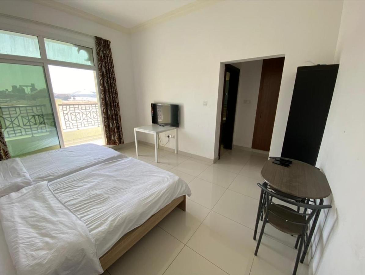 Cozy Rooms And Small Partitions For Men Guests In Dubai Luaran gambar