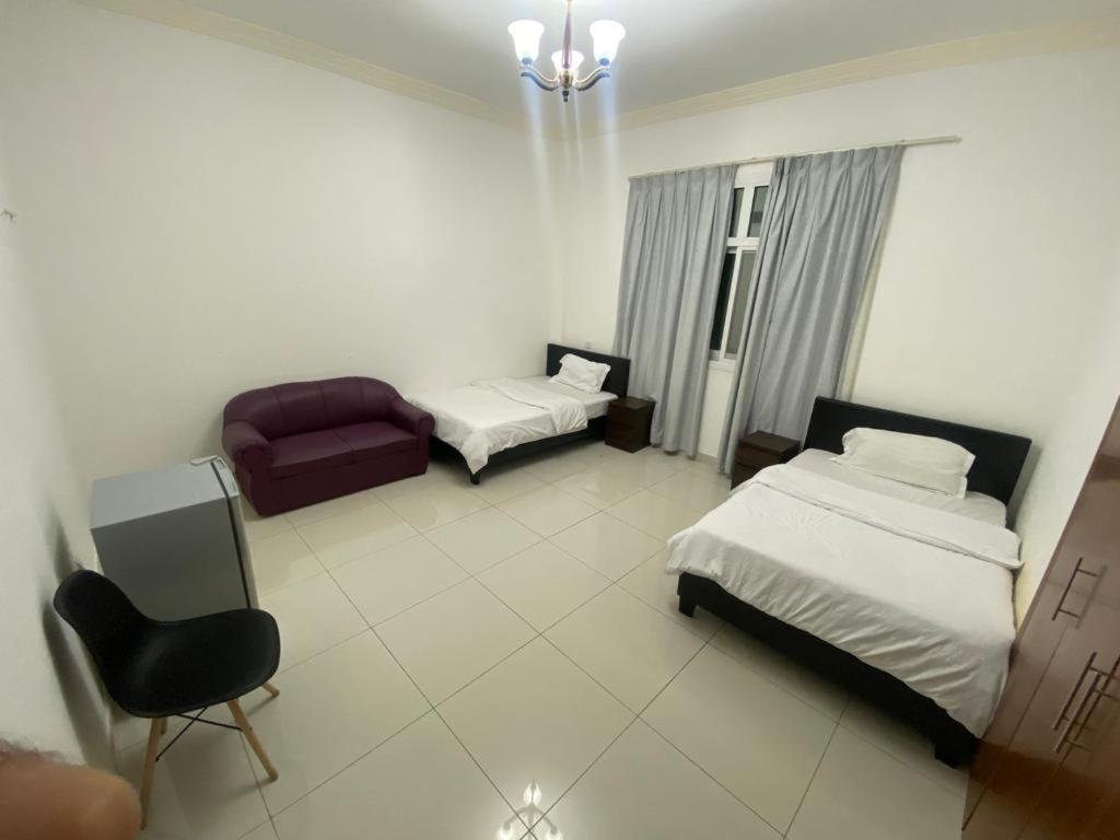 Cozy Rooms And Small Partitions For Men Guests In Dubai Luaran gambar