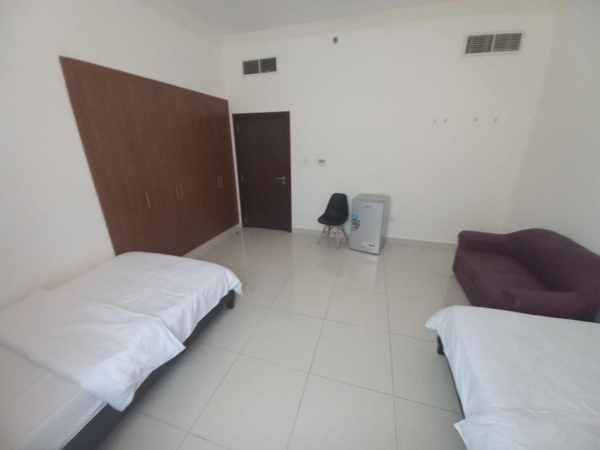 Cozy Rooms And Small Partitions For Men Guests In Dubai Luaran gambar