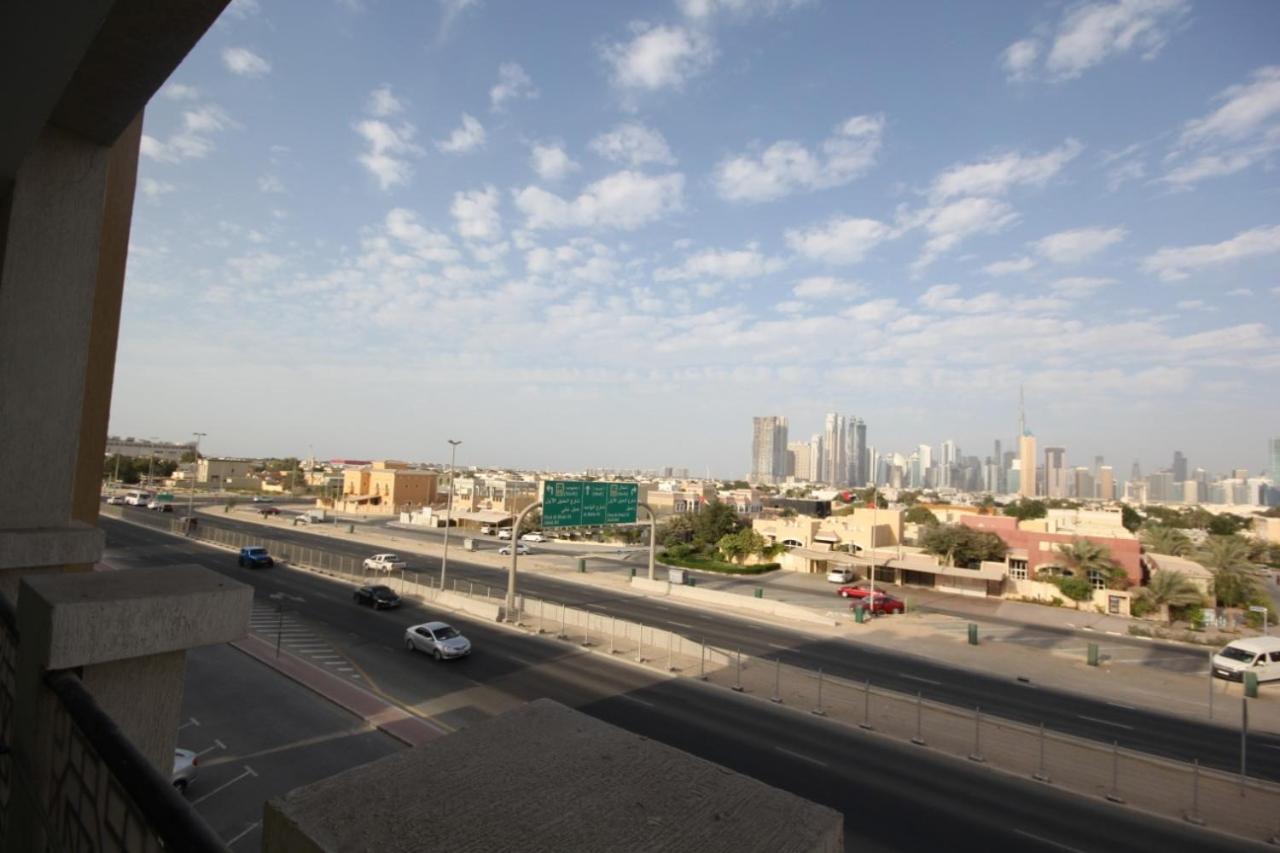 Cozy Rooms And Small Partitions For Men Guests In Dubai Luaran gambar