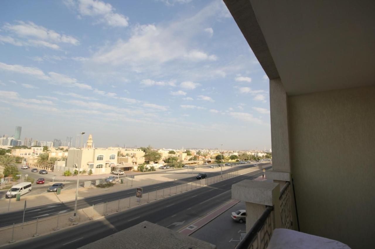 Cozy Rooms And Small Partitions For Men Guests In Dubai Luaran gambar