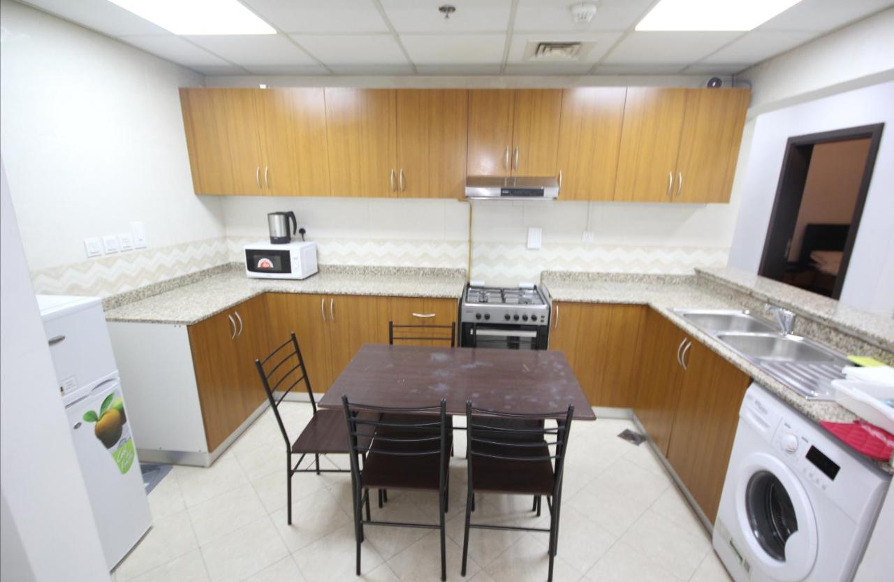 Cozy Rooms And Small Partitions For Men Guests In Dubai Luaran gambar