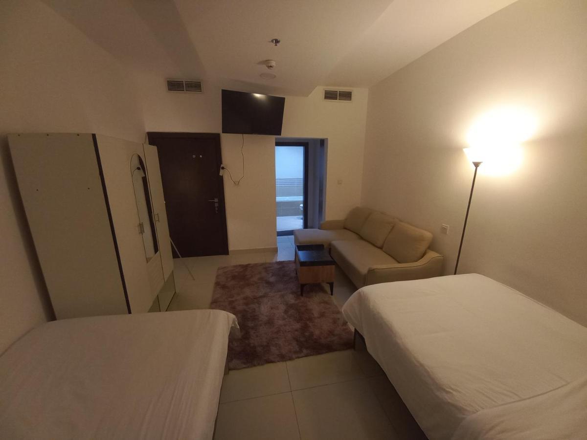 Cozy Rooms And Small Partitions For Men Guests In Dubai Luaran gambar