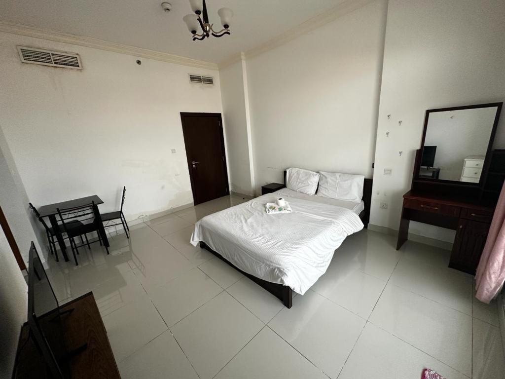 Cozy Rooms And Small Partitions For Men Guests In Dubai Luaran gambar
