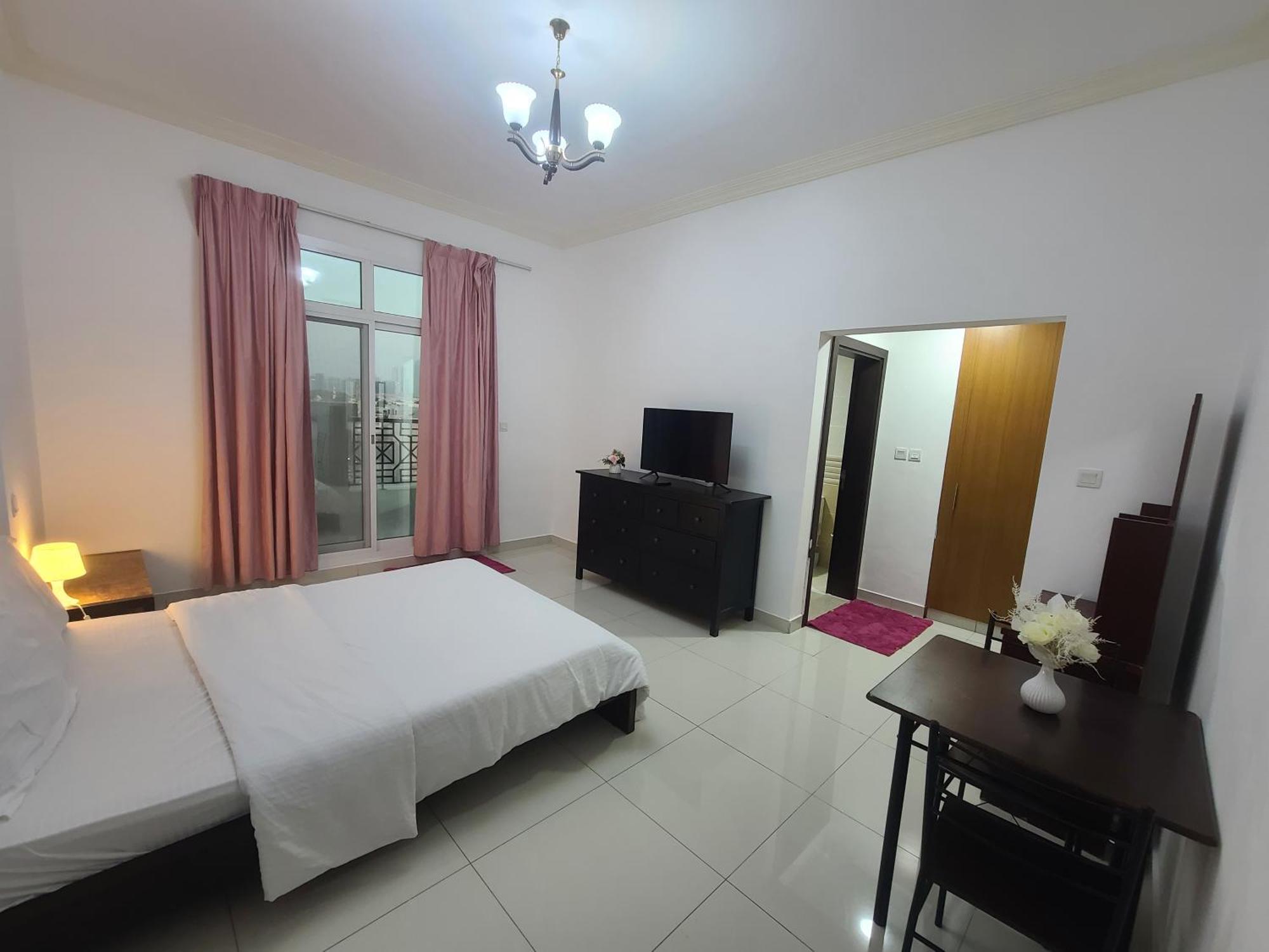 Cozy Rooms And Small Partitions For Men Guests In Dubai Luaran gambar