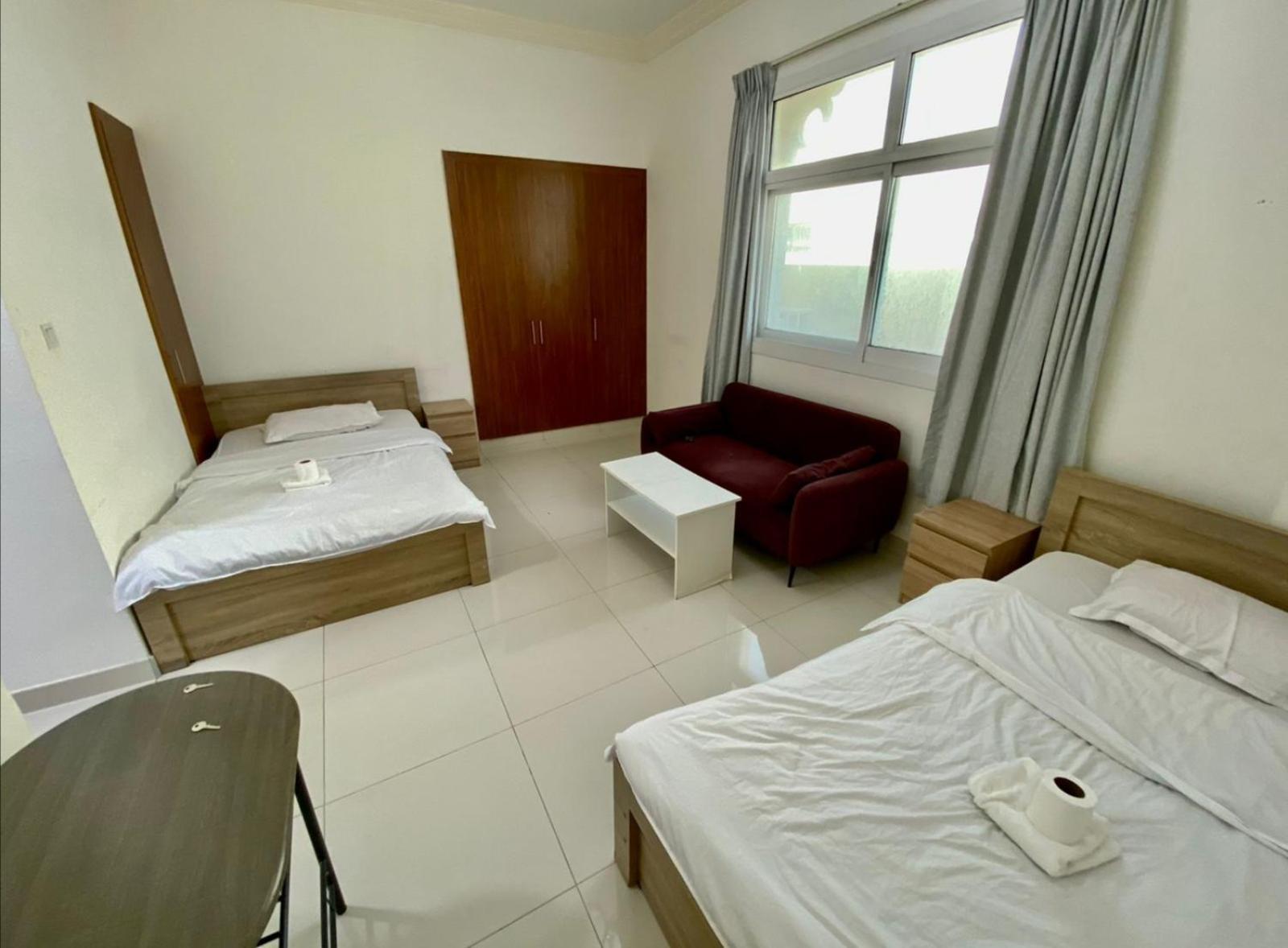 Cozy Rooms And Small Partitions For Men Guests In Dubai Luaran gambar
